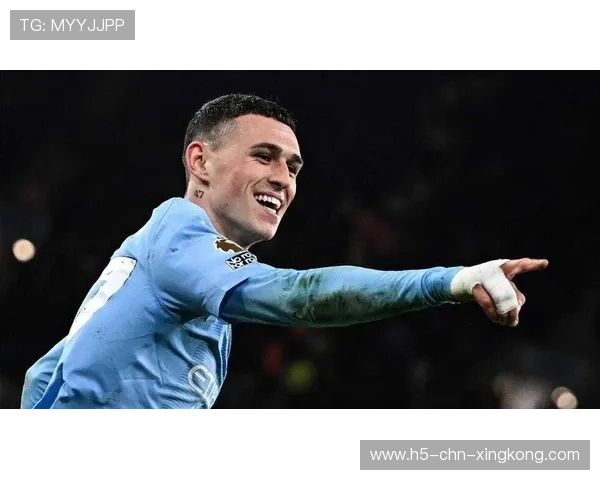 曼城快速倒三角传递，福登迎球一脚准头满分